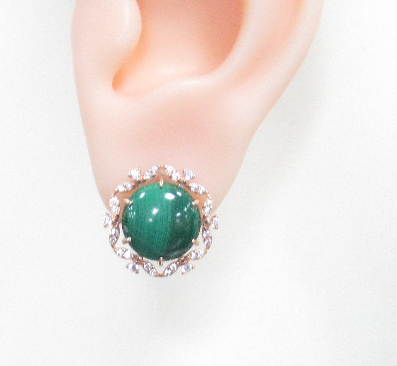 Серебряные серьги 925 пробы; вставки 2 Малахит; 60 Фианит бесцв.;